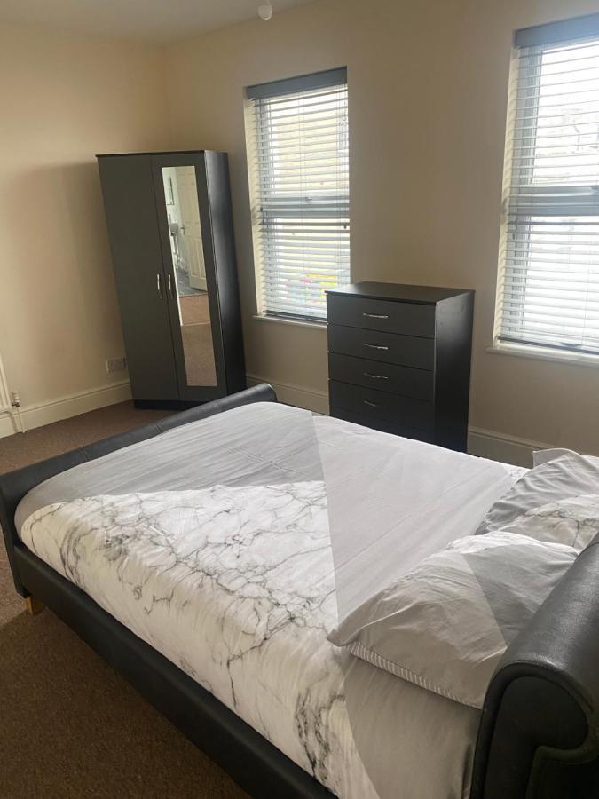 Spacious 4 Bedroom House Near Stokes Croft!! Central!!! Bristol Kültér fotó